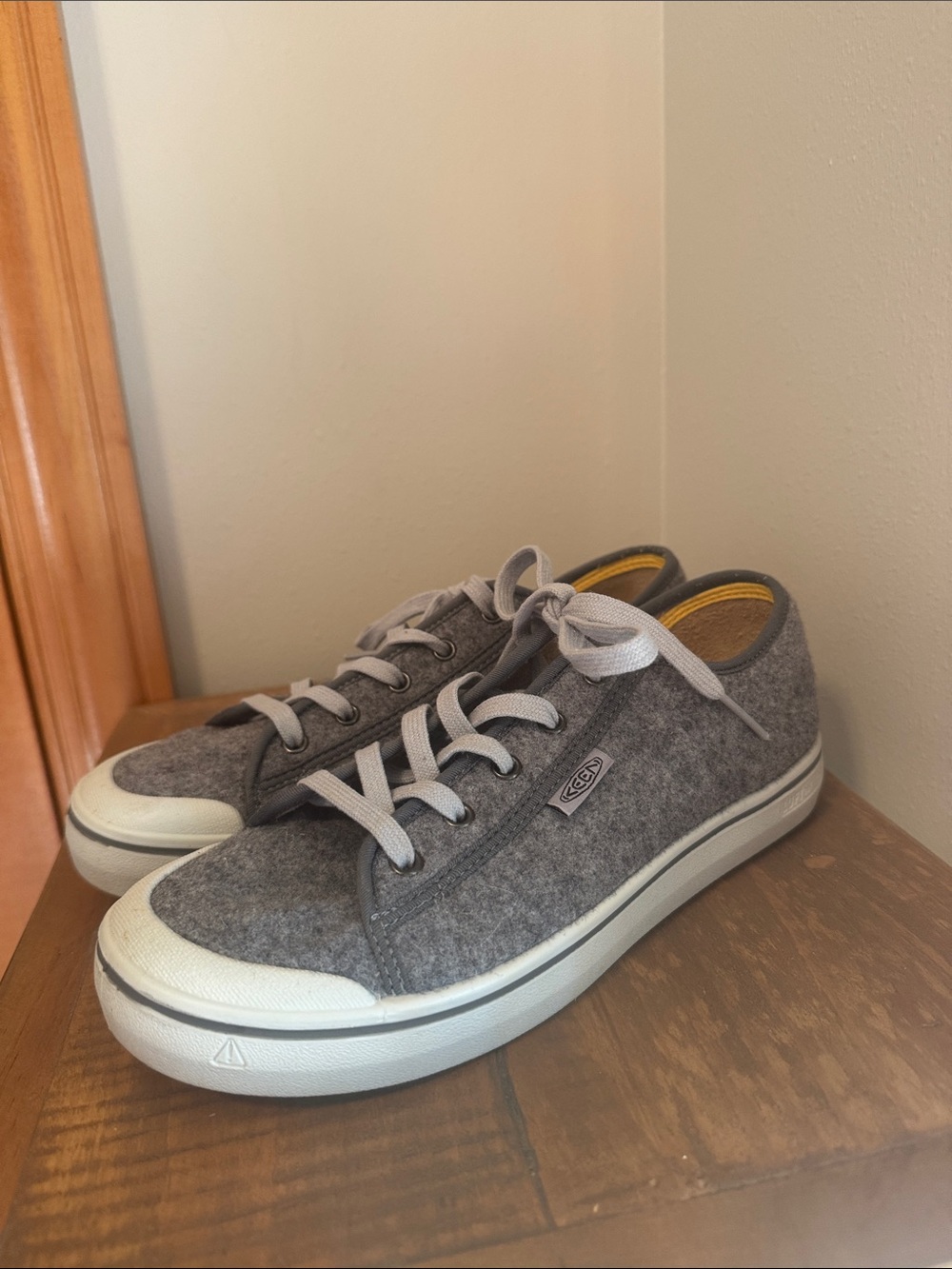 New Keen Women’s  Gray Felt Low-Top Casual Sneakers - 10